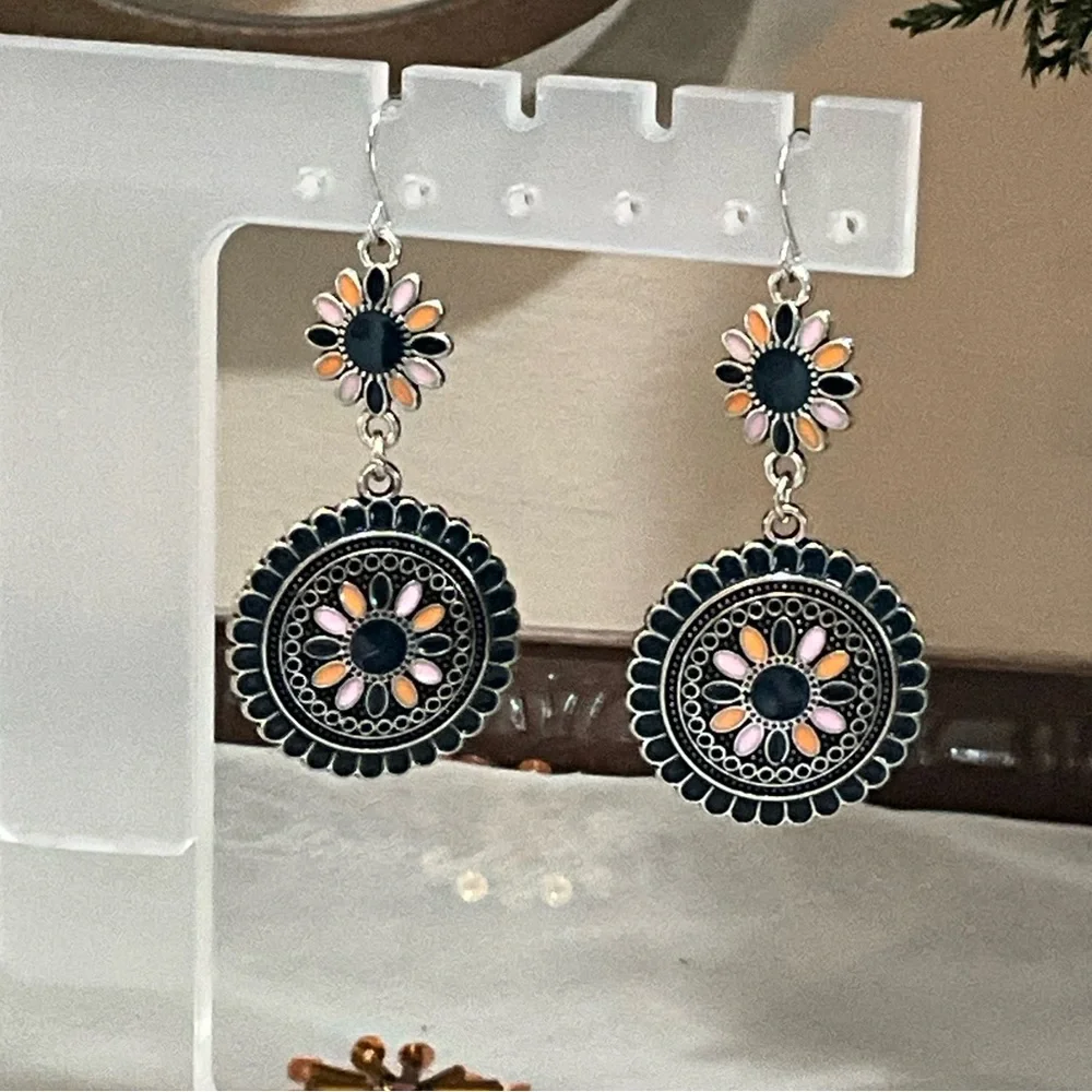 Elegant Floral Dangle Earrings - Picture 5 of 9